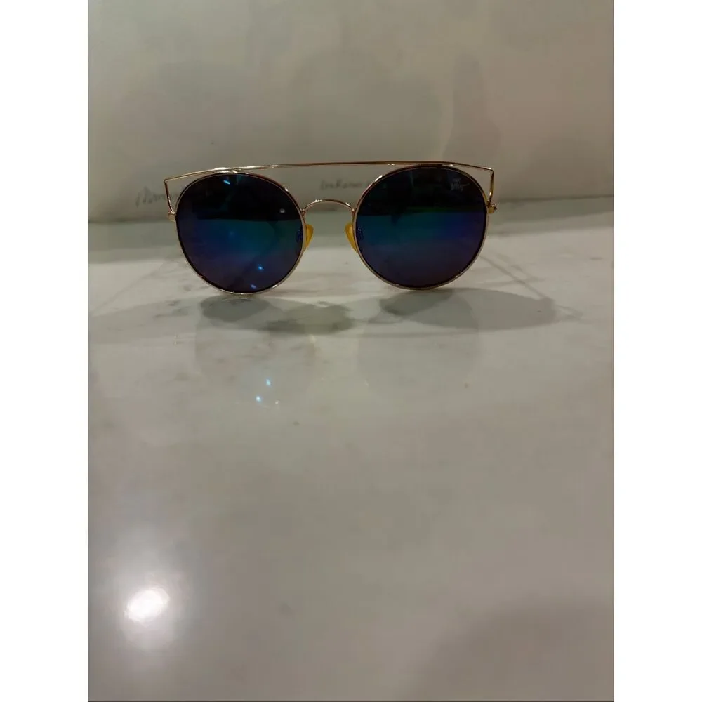 Betsy Johnson Sunglasses Gold Colored Rim Round‎ 5-1/8” Wide Heart Logo EUC